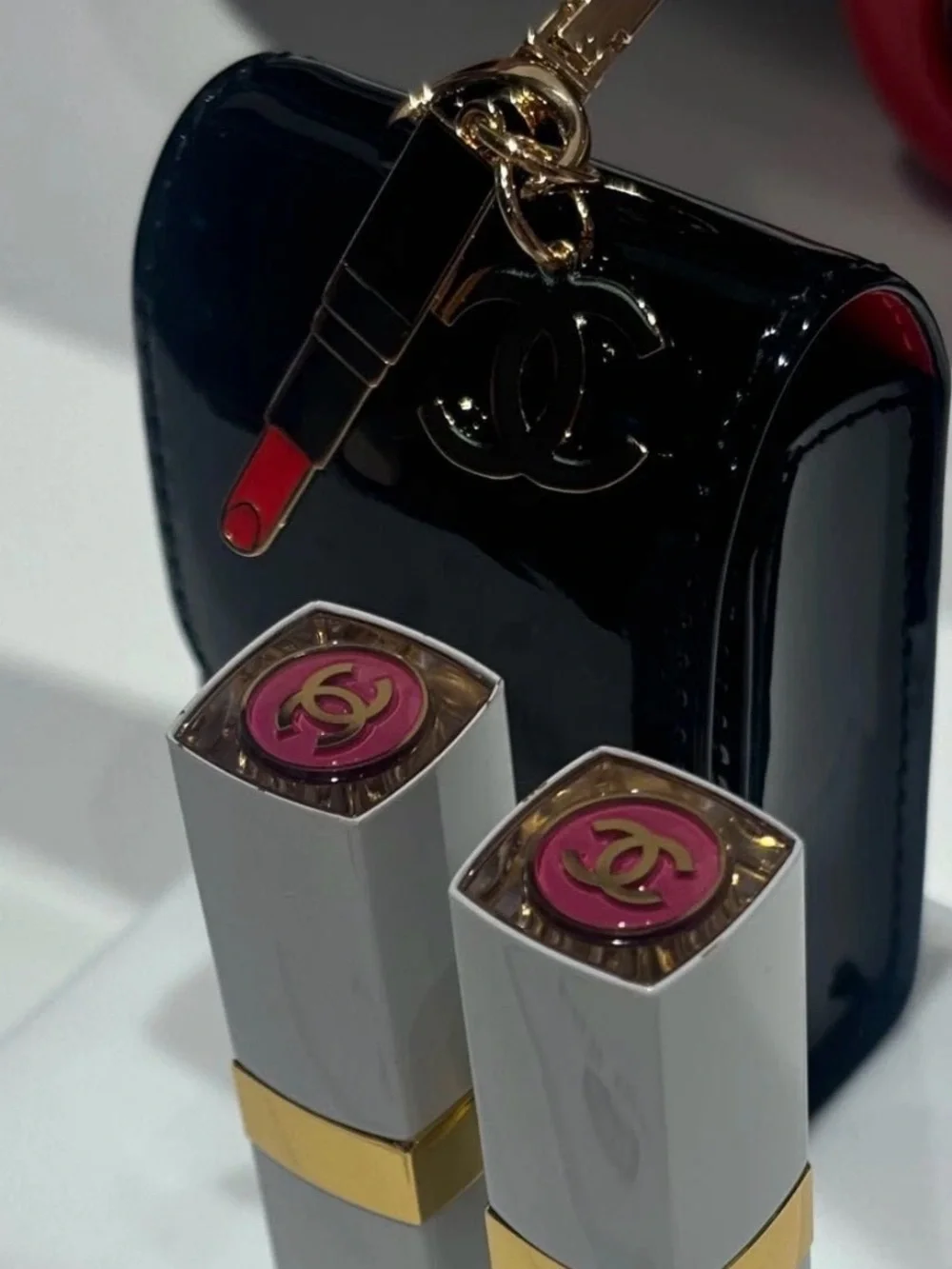 CHANEL Beauty Rouge Coco Patent Lipstick Case Pouch With Charm -Spring 2025 - Picture 4 of 8